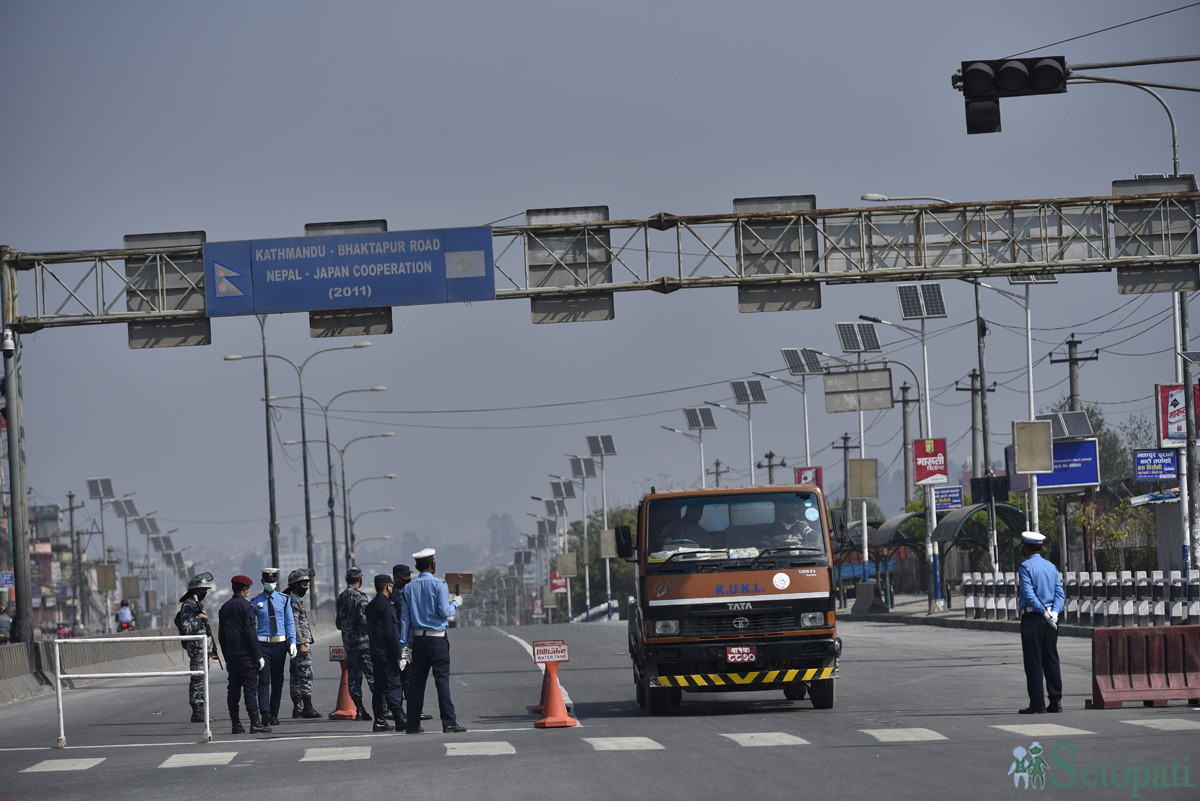 https://raracms.setopati.com/uploads/shares/2020/sujita/lockdown kathmandu/Roads (1).JPG